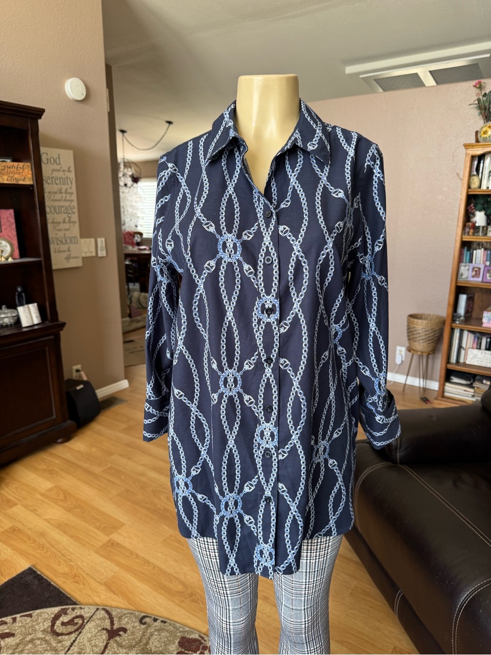 Chico’s No Iron navy & light blue chain print, button up tunic-size M